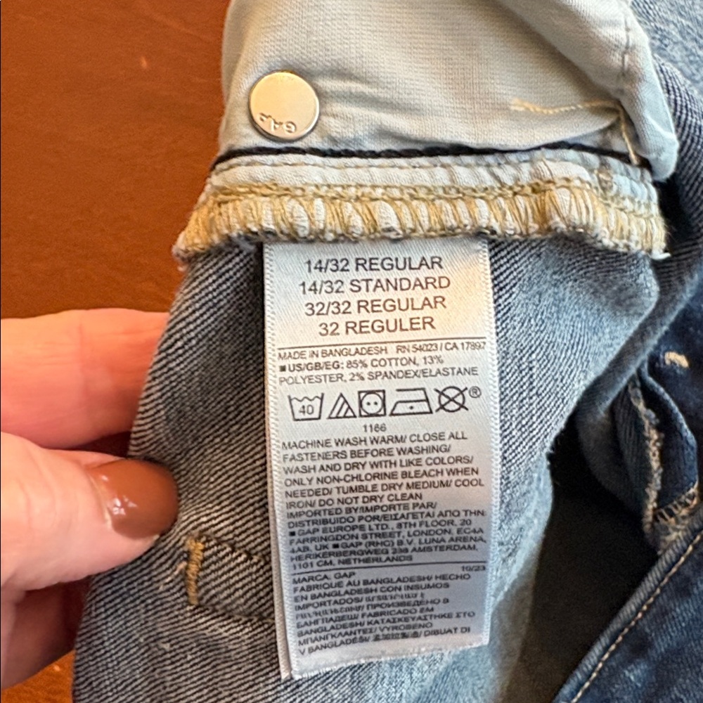 GAP Ladie’s Classic Straight Jeans Sz 14/32R - Picture 3 of 6